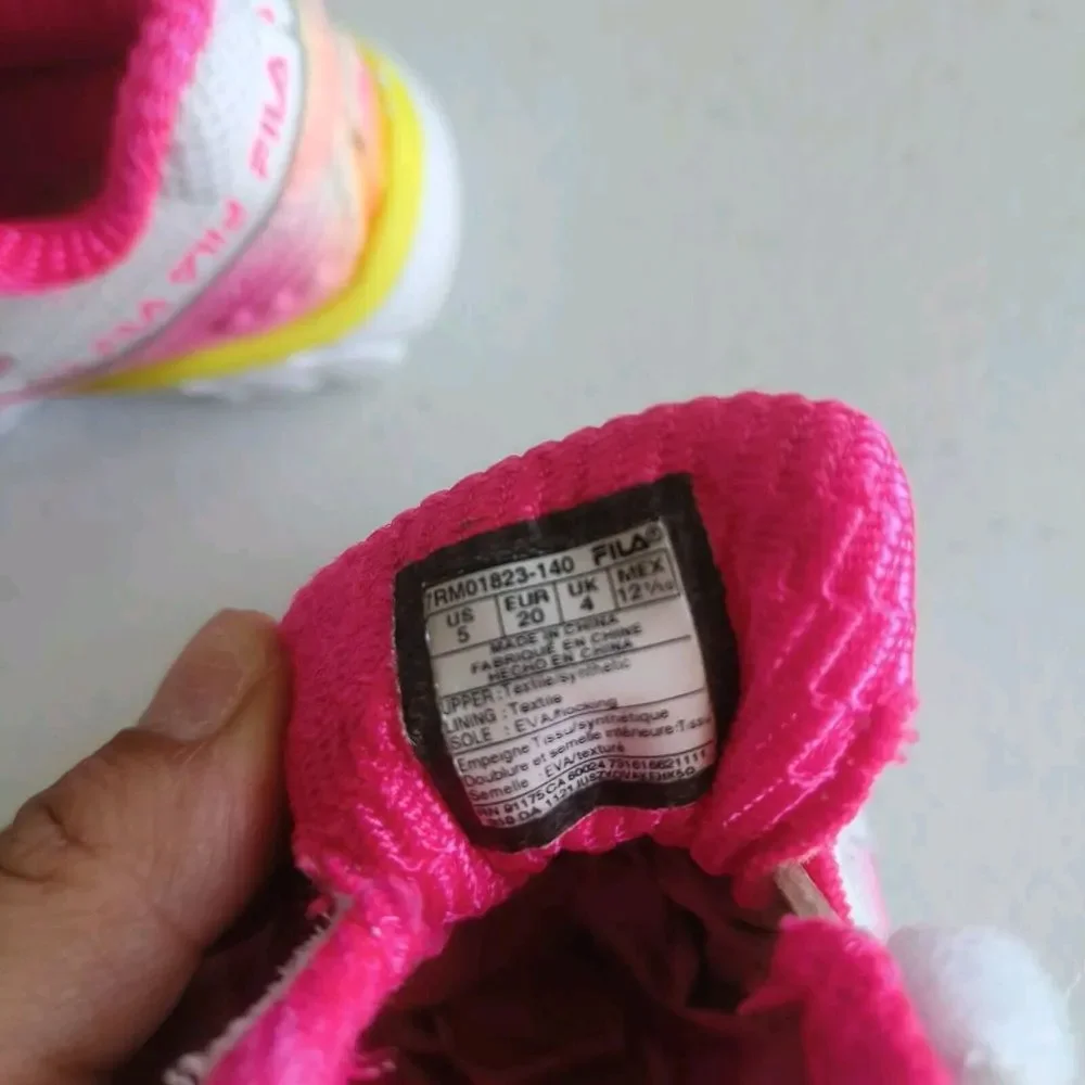 Fila Toddler Girls Lightweight Athletic Shoes/Sneakers Size 5 Pink, White Sneake